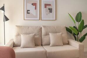 Studio, Roll-in Shower, Ground Floor | Living area