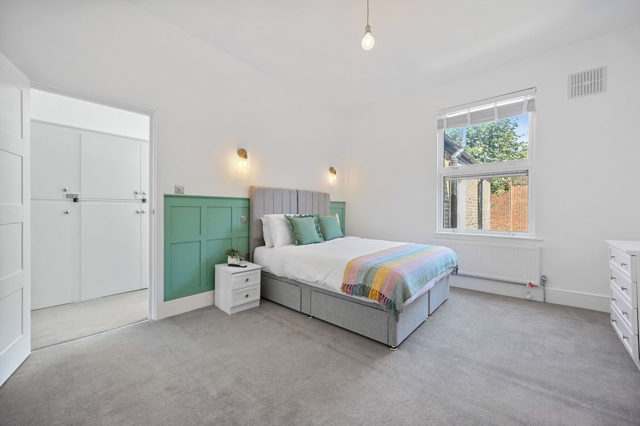 2 bedrooms, iron/ironing board, internet, bed sheets