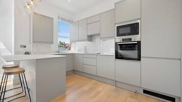 Micro-ondes, four, plaque de cuisson, lave-vaisselle