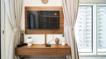 Exclusive Apartment, Balcony, City View | Living room | Smart TV