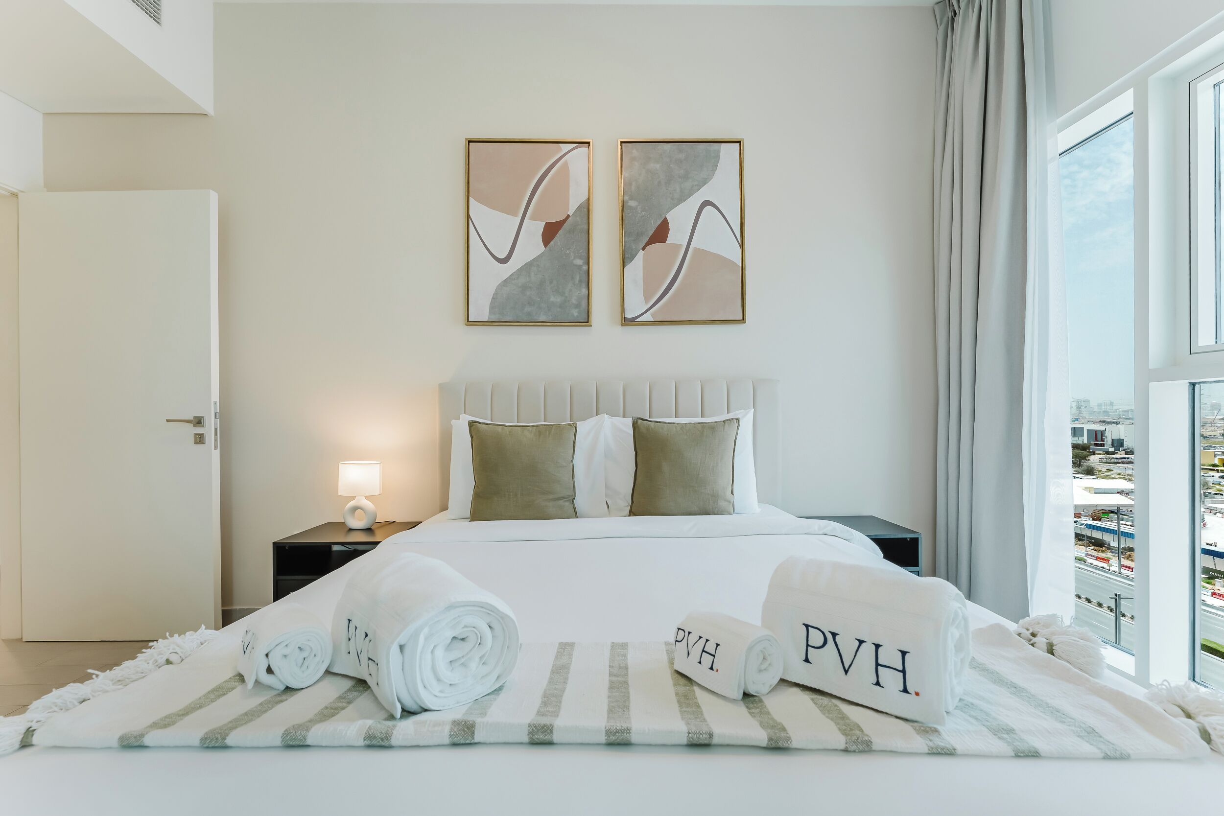 Apartamento exclusivo, sacada, vista para a cidade | Cofres nos quartos, cortinas blackout, quartos à prova de som