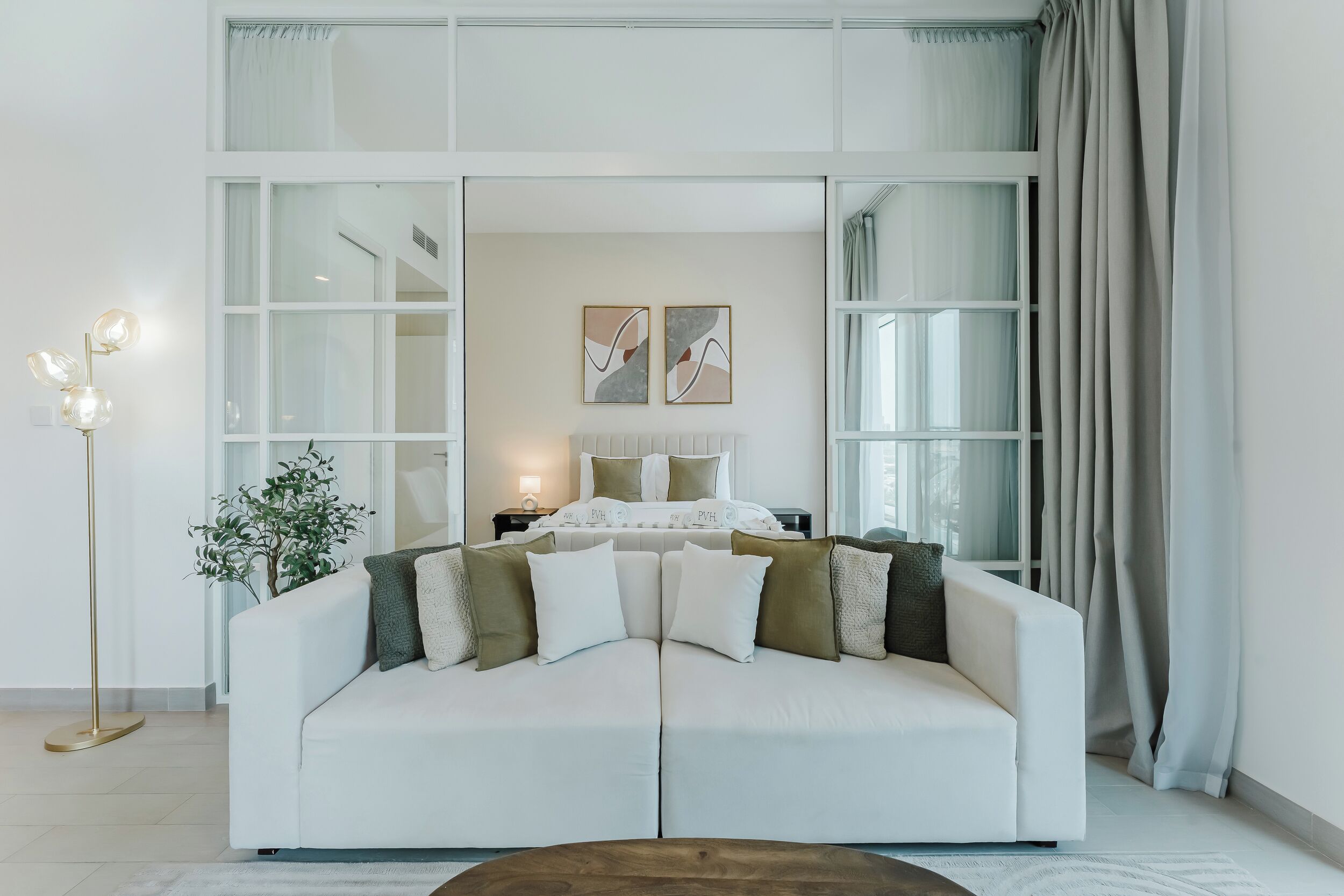 Exclusive Apartment, Balcony, City View | Living room | Smart TV