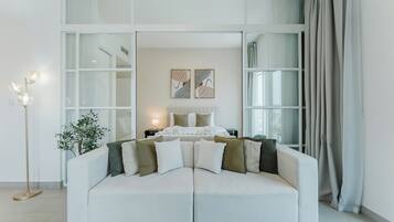 Exclusive Apartment, Balcony, City View | Living room | Smart TV
