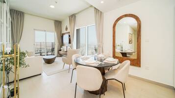 Exclusive Apartment, Balcony, City View | In-room dining
