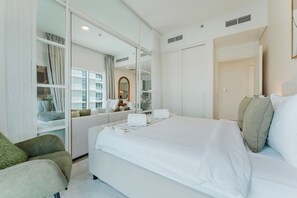 Exclusive Apartment, Balcony, City View | In-room safe, blackout drapes, soundproofing, cribs/infant beds - PVH - 2BR Golfville Dubai Hills (Dubai)