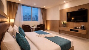Executive Double Room, City View | Egyptian cotton sheets, premium bedding, down comforters - The Elevate Hotel (New Delhi)