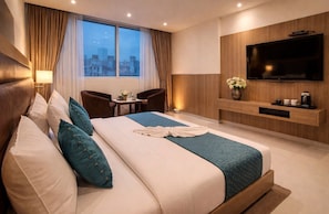 Executive Double Room, City View | Egyptian cotton sheets, premium bedding, down comforters - The Elevate Hotel (New Delhi)
