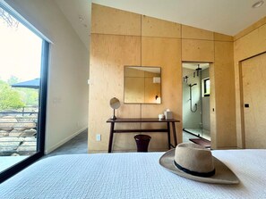 1 bedroom, desk, iron/ironing board, WiFi