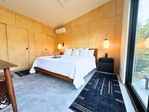 Desk, iron/ironing board, WiFi, bed sheets