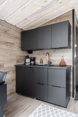 Standard Studio, 1 Queen Bed, Lake View, Lakeside | Private kitchen | Mini-fridge, microwave, coffee/tea maker, cookware/dishes/utensils