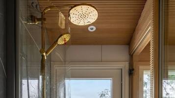 Standard Studio, 1 Queen Bed, Lake View, Lakeside | Bathroom | Shower, hair dryer, towels, toilet paper