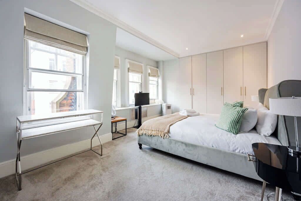 2 bedrooms, desk, iron/ironing board, travel crib