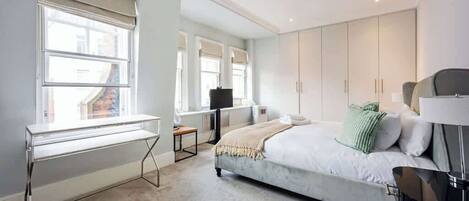 2 bedrooms, desk, iron/ironing board, travel cot