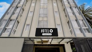 A hotel building with a sign indicating it is company-serviced. - Hotel O KSR Bengaluru City Junction (Bengaluru)
