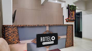 Hus | Reception
