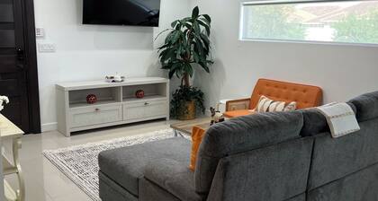 Luxe 3BR/2BA Condo. Near Airport & Mall