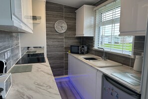 Refrigerador, microondas, horno, tostadora