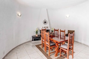 Villa (4 Bedrooms) | Interior