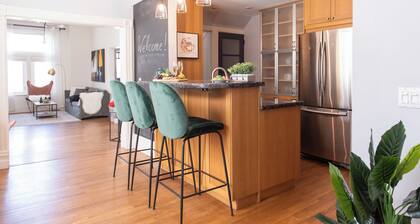 Elegant Brownstone Bathurst/King streets