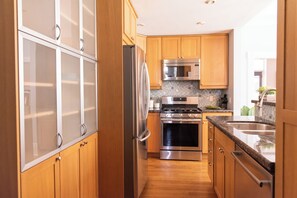 Four Ă micro-ondes, un four, surface de cuisson, lave-vaisselle