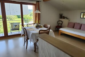 Interior - Apartment 'Panoramablick' with Shared Garden and Wi-Fi (Endingen am Kaiserstuhl)