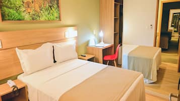 Quarto casal superior | Frigobar, cofres nos quartos, Wi-Fi de cortesia, roupa de cama