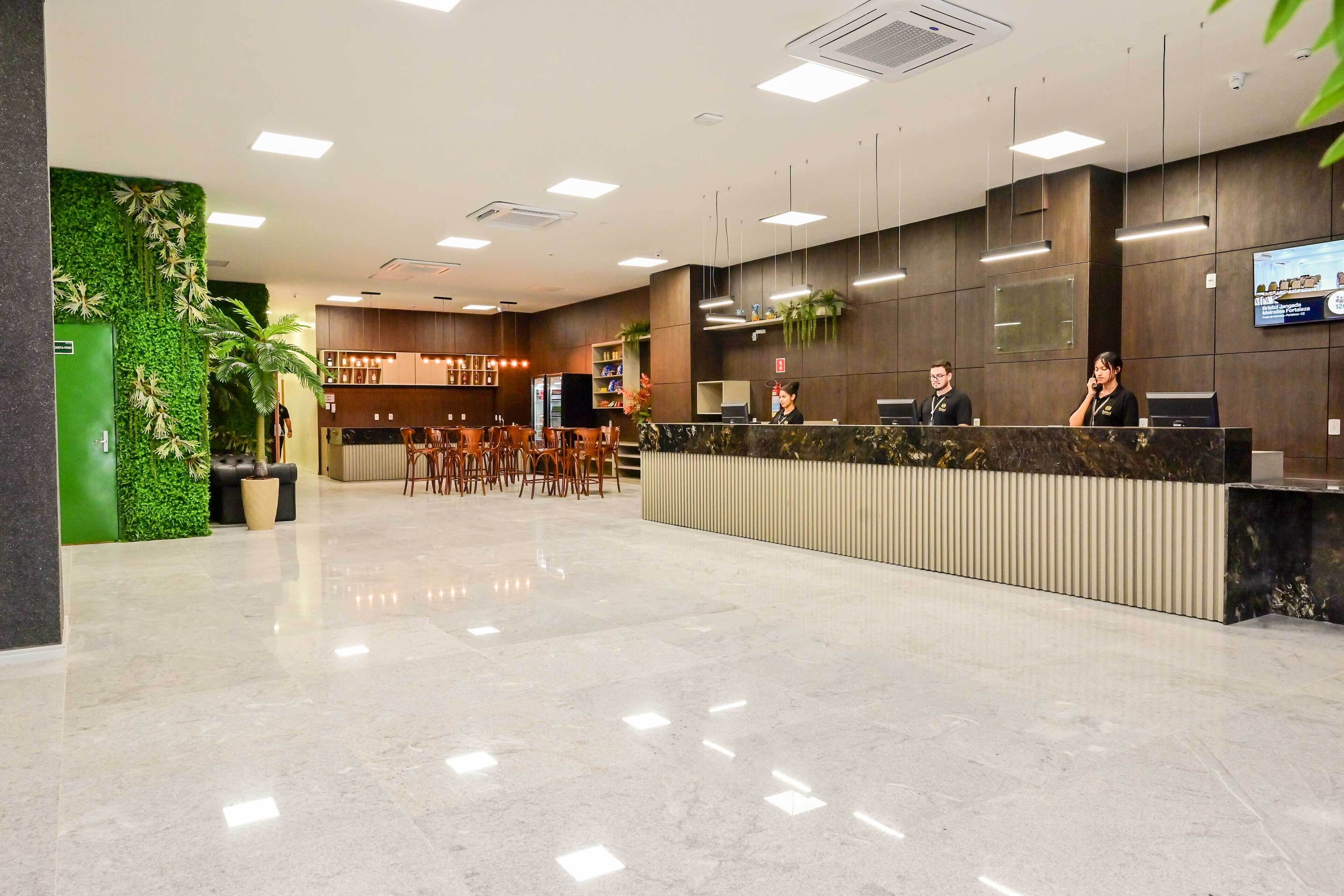 ฝ่ายต้อนรับ