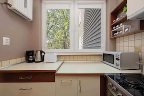 Fridge, microwave, oven, stovetop