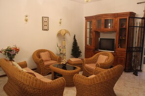 Interior - Eholidays villa. Beautiful private villa ideal for families with children. (Grand Baie)