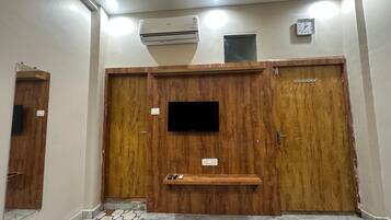 Deluxe Room | Free WiFi