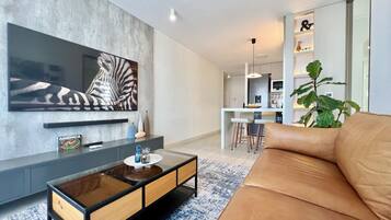 Smart TV, books, stereo