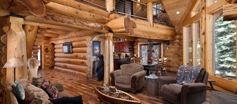 Riverfront and Unique!  "Grand Wildlife Lodge"