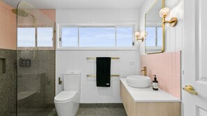 Regadera y tina de hidromasaje 