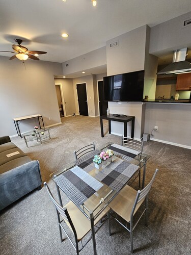 Charming 2-bedroom condo with fitness room and AC in peaceful Fed Hill,Baltimore