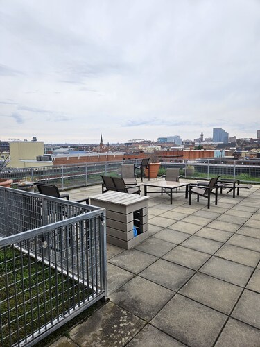 Charming 2-bedroom condo with fitness room and AC in peaceful Fed Hill,Baltimore