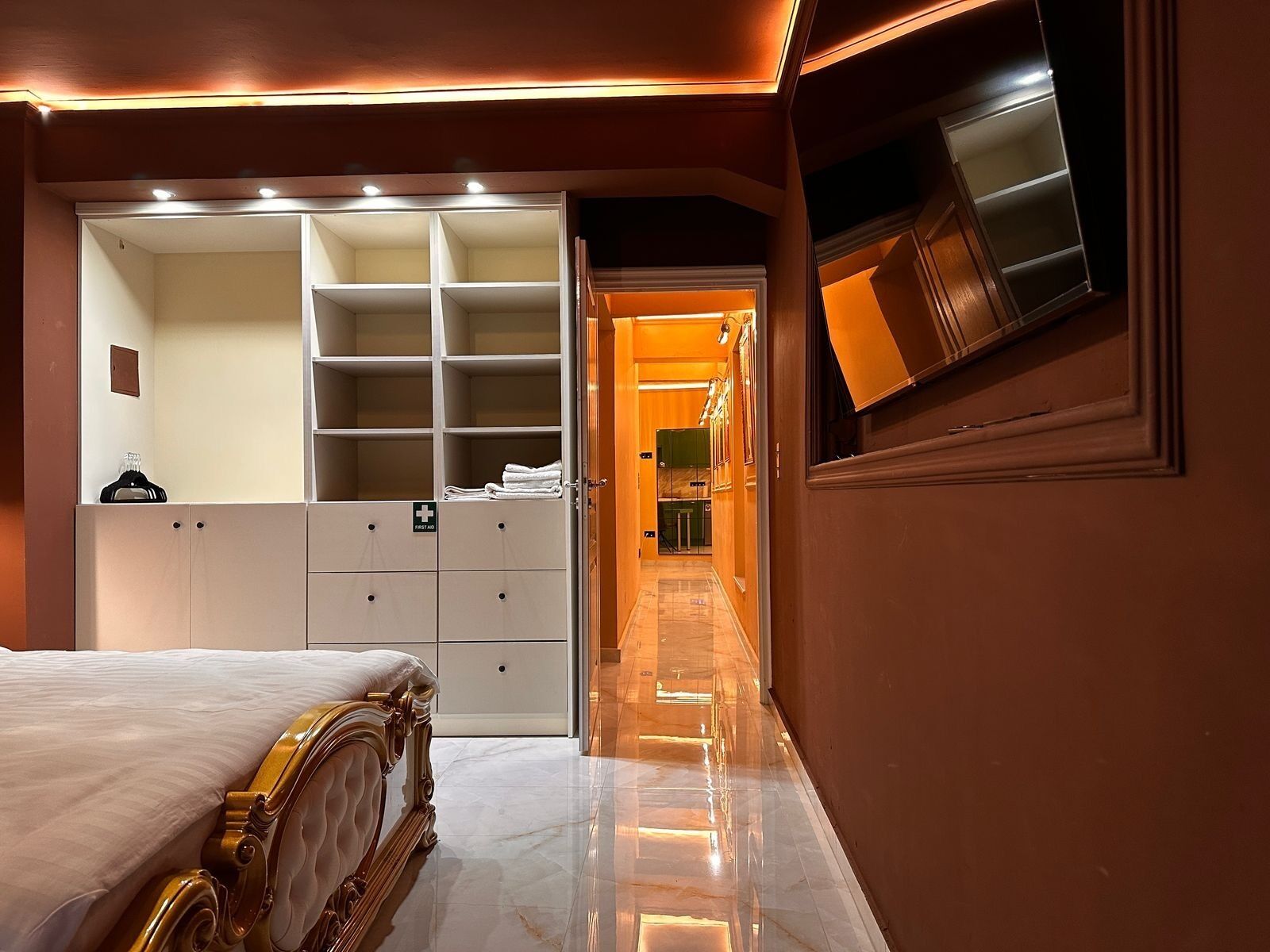 1 chambre, fer et planche à repasser, lit parapluie, Wi-Fi gratuit