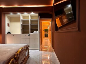 1 bedroom, iron/ironing board, travel cot, free WiFi