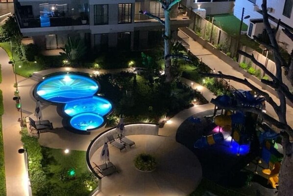 Outdoor pool - Cozy Studio at Diamond in City (Accra)