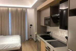 Iron/ironing board, free WiFi, bed sheets, wheelchair access - Cozy Studio at Diamond in City (Accra)