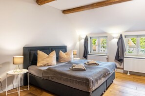 2 bedrooms, WiFi, bed sheets - Apartment '1' with Private Terrace, Shared Garden and Wi-Fi (Groß Pankow)