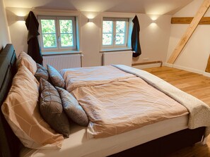 WiFi, bed sheets
