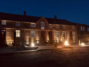 Exterior - Apartment '1' with Private Terrace, Shared Garden and Wi-Fi (Groß Pankow)