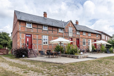 Exterior. Apartment '1' with Private Terrace, Shared Garden and Wi-Fi