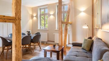 Fernseher, Tischtennisplatte