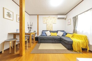 TV - Koenji House | Family-Friendly Haven (Shinjuku City)