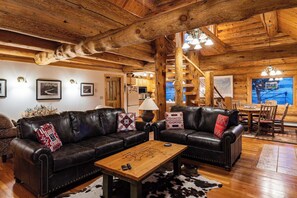 TV, fireplace - Little Bear Lodge - Spectacular Views & Wildlife (Gallatin Gateway)