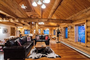 Interior - Little Bear Lodge - Spectacular Views & Wildlife (Gallatin Gateway)