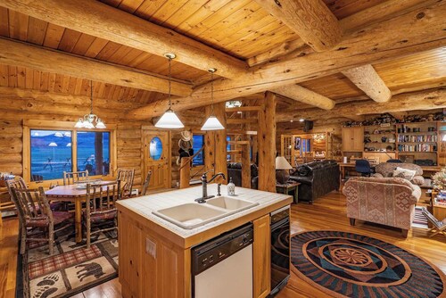 Little Bear Lodge - Spectacular Views & Wildlife