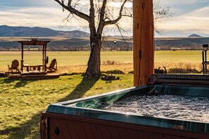 Bain à remous extérieur