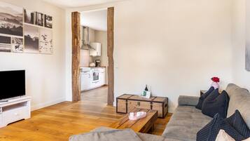 Fernseher, Tischtennisplatte